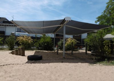 Kundenlösung Markise Rofi Roll On in Silber.