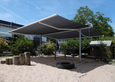 Kundenlösung Markise Rofi Roll On in Silber.